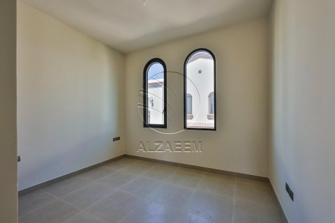 Townhouse in Khalifa City, Abu Dhabi, UAE 3 bedrooms, 184 sq.m. № 615184 - photo 11