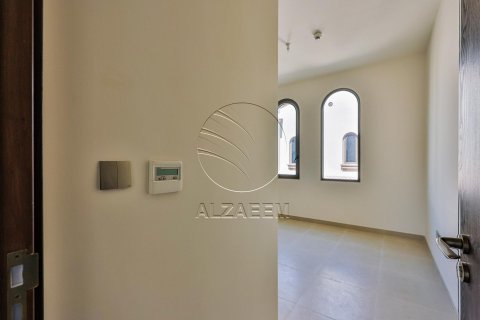 Townhouse in Khalifa City, Abu Dhabi, UAE 3 bedrooms, 184 sq.m. № 615184 - photo 10