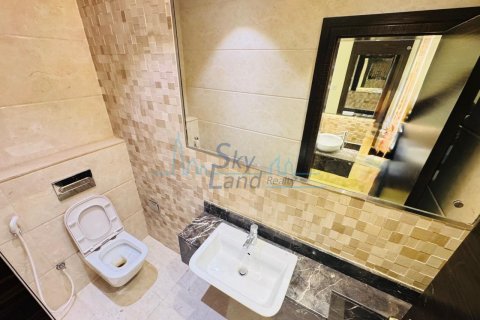 Vilë në Jumeirah, Dubai, Emiratet e Bashkuara Arabe 5 dhoma gjumi, 371.6 m2. № 600426 - Foto 15