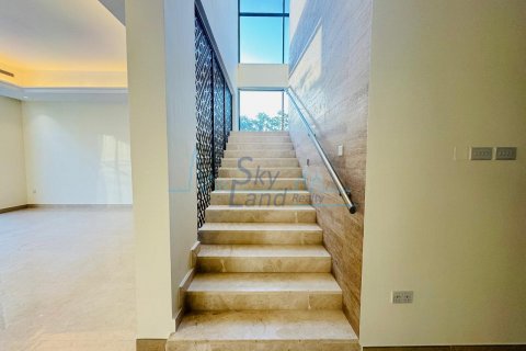 Vilë në Jumeirah, Dubai, Emiratet e Bashkuara Arabe 5 dhoma gjumi, 371.6 m2. № 600426 - Foto 23