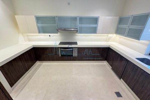 Vilë në Jumeirah, Dubai, Emiratet e Bashkuara Arabe 5 dhoma gjumi, 371.6 m2. № 600426 - Foto 9