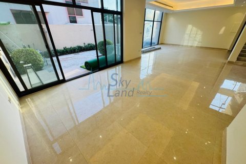 Vilë në Jumeirah, Dubai, Emiratet e Bashkuara Arabe 5 dhoma gjumi, 371.6 m2. № 600426 - Foto 4