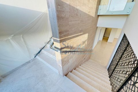 Vilë në Jumeirah, Dubai, Emiratet e Bashkuara Arabe 5 dhoma gjumi, 371.6 m2. № 600426 - Foto 20
