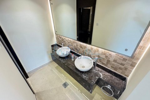 Vilë në Jumeirah, Dubai, Emiratet e Bashkuara Arabe 5 dhoma gjumi, 371.6 m2. № 600426 - Foto 12