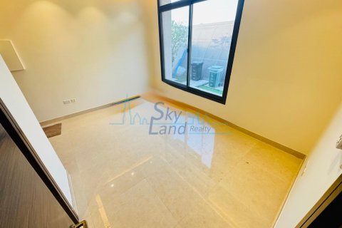 Vilë në Jumeirah, Dubai, Emiratet e Bashkuara Arabe 5 dhoma gjumi, 371.6 m2. № 600426 - Foto 24