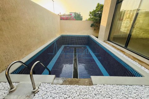 Vilë në Jumeirah, Dubai, Emiratet e Bashkuara Arabe 5 dhoma gjumi, 371.6 m2. № 600426 - Foto 3
