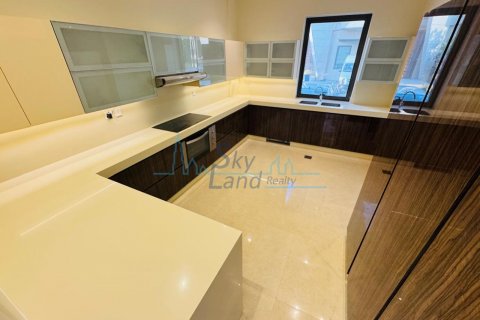 Vilë në Jumeirah, Dubai, Emiratet e Bashkuara Arabe 5 dhoma gjumi, 371.6 m2. № 600426 - Foto 6