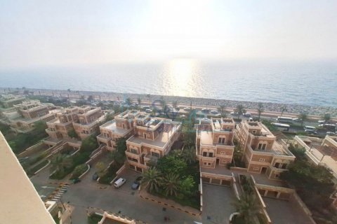 Apartment in Palm Jumeirah, Dubai, UAE 2 bedrooms, 176.2 sq.m. № 579827 - photo 17