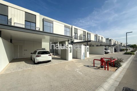 Al Furjan, Dubai, UAE의 판매용 타운하우스 침실 3개, 254제곱미터 번호 625935 - 사진 2