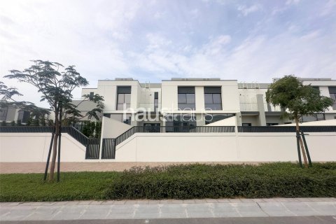 Al Furjan, Dubai, UAE의 판매용 타운하우스 침실 3개, 254제곱미터 번호 625935 - 사진 1