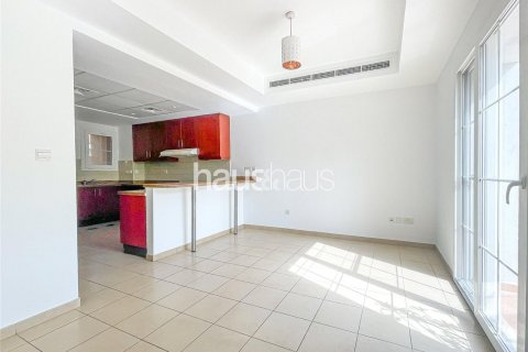 Villa in The Lakes, Dubai, UAE 3 bedrooms, 244 sq.m. № 625936 - photo 7