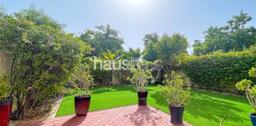 Villa in The Lakes, Dubai, UAE 3 bedrooms, 244 sq.m. № 625936
