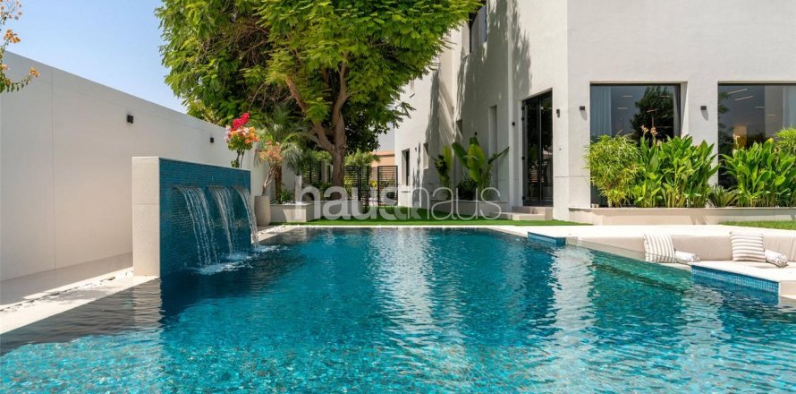 Vila v Jumeirah Golf Estates, Dubai, SAE 5 ložnice, 562 m² Č.: 626200