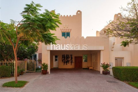 Vilë në Dubai Sports City, Emiratet e Bashkuara Arabe 5 dhoma gjumi, 325 m2. № 626198 - Foto 2