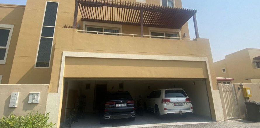 Proprietà commerciale a Khalifa City, Abu Dhabi, EAU 577 mq. № 594419