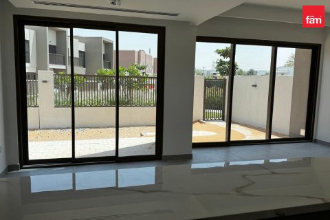 Shtëpi në qytet në Dubai, Emiratet e Bashkuara Arabe 4 dhoma gjumi, 231.2 m2. № 589784 - Foto 3