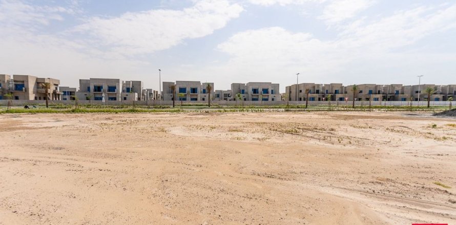 Land in Jebel Ali, Dubai, UAE 1110.6 sq.m. № 548163