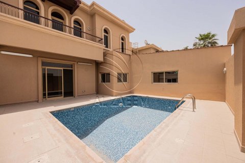Villa sa Abu Dhabi, UAE 4 silid-tulugan, 537 sq.m. № 615170 - larawan 1