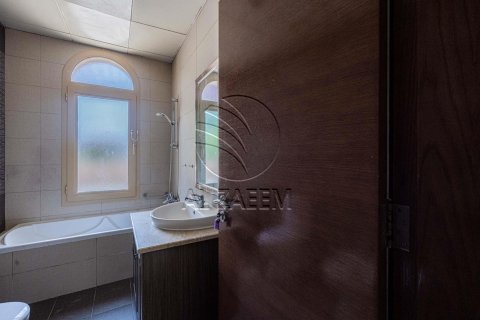 Villa sa Abu Dhabi, UAE 4 silid-tulugan, 537 sq.m. № 615170 - larawan 13