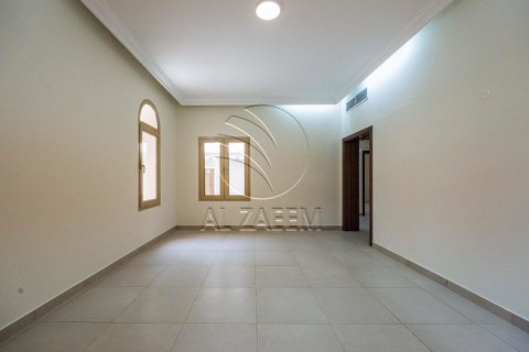 Villa sa Abu Dhabi, UAE 4 silid-tulugan, 537 sq.m. № 615170 - larawan 9