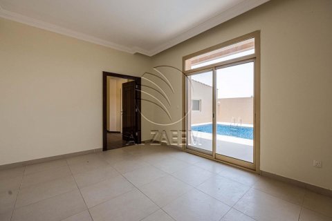 Villa sa Abu Dhabi, UAE 4 silid-tulugan, 537 sq.m. № 615170 - larawan 4