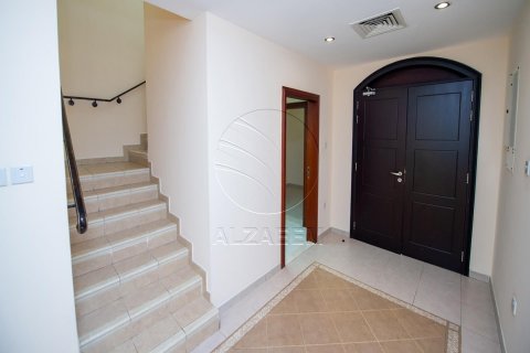 Villa in Abu Dhabi, UAE 3 bedrooms, 176 sq.m. № 615176 - photo 8