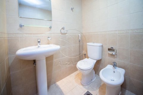 Villa in Abu Dhabi, UAE 3 bedrooms, 176 sq.m. № 615176 - photo 15