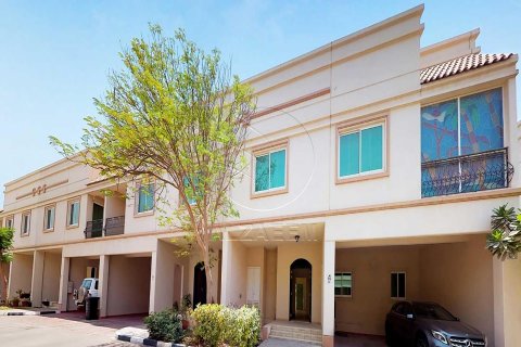 Villa in Abu Dhabi, UAE 3 bedrooms, 176 sq.m. № 615176 - photo 3