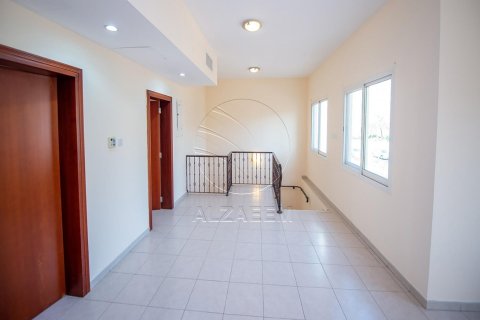 Villa in Abu Dhabi, UAE 3 bedrooms, 176 sq.m. № 615176 - photo 9