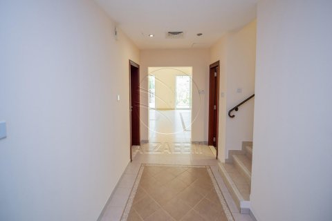 Villa in Abu Dhabi, UAE 3 bedrooms, 176 sq.m. № 615176 - photo 7