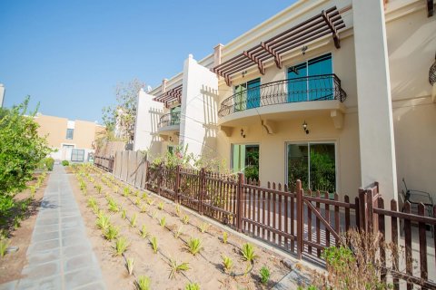 Villa in Abu Dhabi, UAE 3 bedrooms, 176 sq.m. № 615176 - photo 17