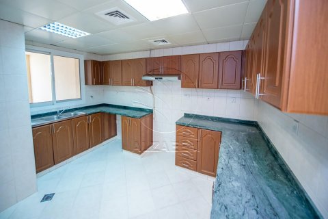 Villa in Abu Dhabi, UAE 3 bedrooms, 176 sq.m. № 615176 - photo 14