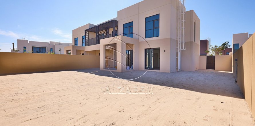Vilë në Ghantoot, Abu Dhabi, Emiratet e Bashkuara Arabe 3 dhoma gjumi, 186 m2. № 615055