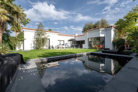 Villa in Dubai Investment Park, UAE 4 bedrooms, 390 sq.m. № 625210 - photo 4