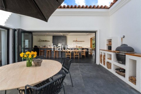 Villa in Dubai Investment Park, UAE 4 bedrooms, 390 sq.m. № 625210 - photo 1