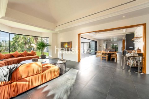 Villa in Dubai Investment Park, UAE 4 bedrooms, 390 sq.m. № 625210 - photo 7
