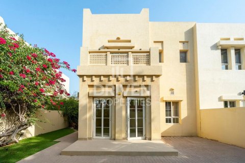 Villa in The Lakes, Dubai, UAE 3 bedrooms, 265 sq.m. № 601612 - photo 19