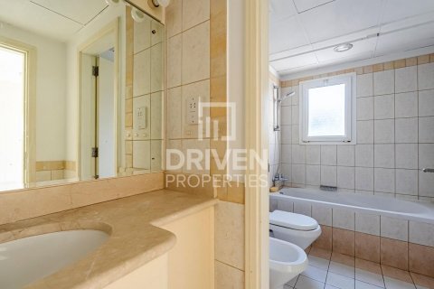Villa in The Lakes, Dubai, UAE 3 bedrooms, 265 sq.m. № 601612 - photo 8