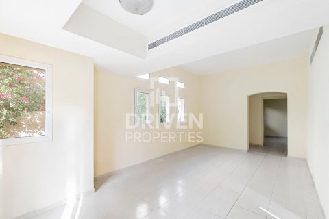 Villa in The Lakes, Dubai, UAE 3 bedrooms, 265 sq.m. № 601612 - photo 4