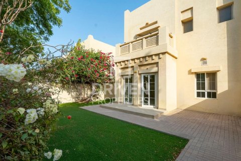 Villa in The Lakes, Dubai, UAE 3 bedrooms, 265 sq.m. № 601612 - photo 14
