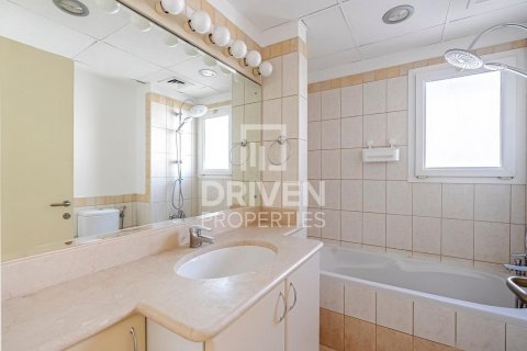 Villa in The Lakes, Dubai, UAE 3 bedrooms, 265 sq.m. № 601612 - photo 11