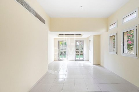 Villa in The Lakes, Dubai, UAE 3 bedrooms, 265 sq.m. № 601612 - photo 1