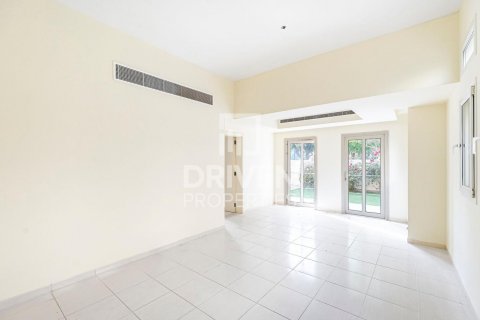 Villa in The Lakes, Dubai, UAE 3 bedrooms, 265 sq.m. № 601612 - photo 2