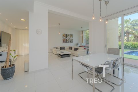 Villa in Meadows, Dubai, UAE 5 bedrooms, 353 sq.m. № 595515 - photo 3