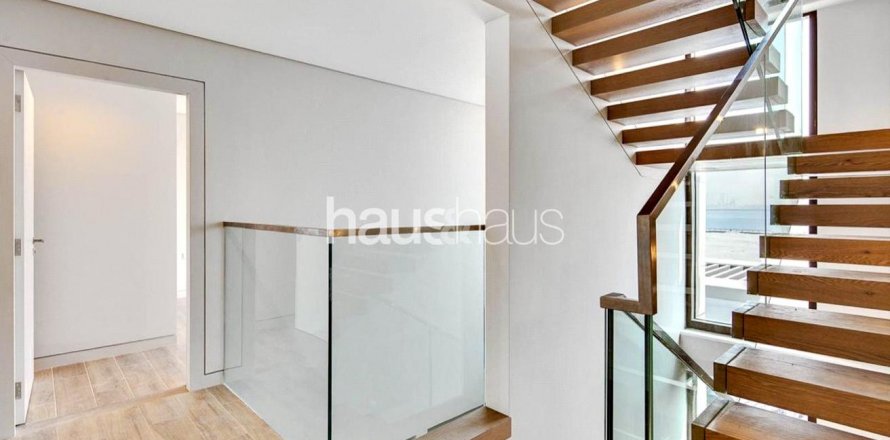 Villa asukohaga Jumeirah, Dubai, AÜE: 5 magamistoaga, 540 m² Nr 627033