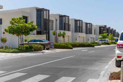 Townhouse on the Saadiyat Island, Abu Dhabi, UAE 4 bedrooms, 599 sq.m. № 594587 - photo 1
