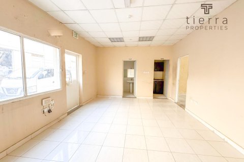 Warehouse in Al Qusais, Dubai, UAE 743.2 sq.m. № 567150 - photo 3
