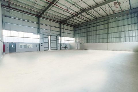 Warehouse in Al Qusais, Dubai, UAE 743.2 sq.m. № 567150 - photo 1