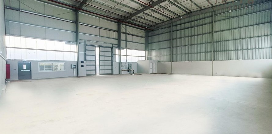 Warehouse in Al Qusais, Dubai, UAE 743.2 sq.m. № 567150