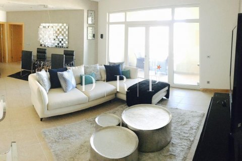 Apartament në Palm Jumeirah, Dubai, Emiratet e Bashkuara Arabe 2 dhoma gjumi, 147.6 m2. № 568776 - Foto 2